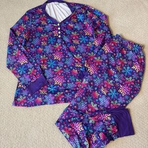 Women's Purple Snowflake Pajama Set